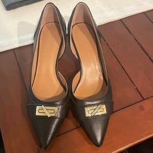 Tommy Hillfiger size 8.5 women’s black patent leather kitten heels. Worn 1-2x.